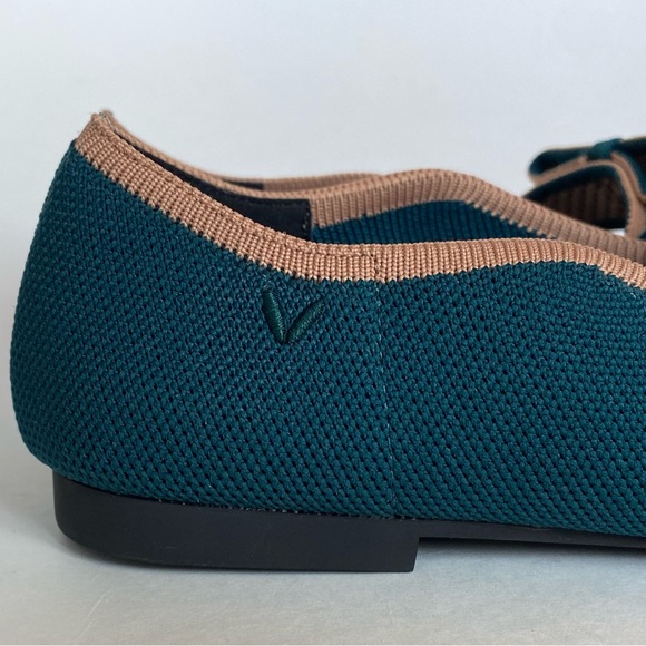 VIVAIA pointed toe Mary Jane flats size 7 peacock NWOT — sold out everywhere - Picture 12 of 16